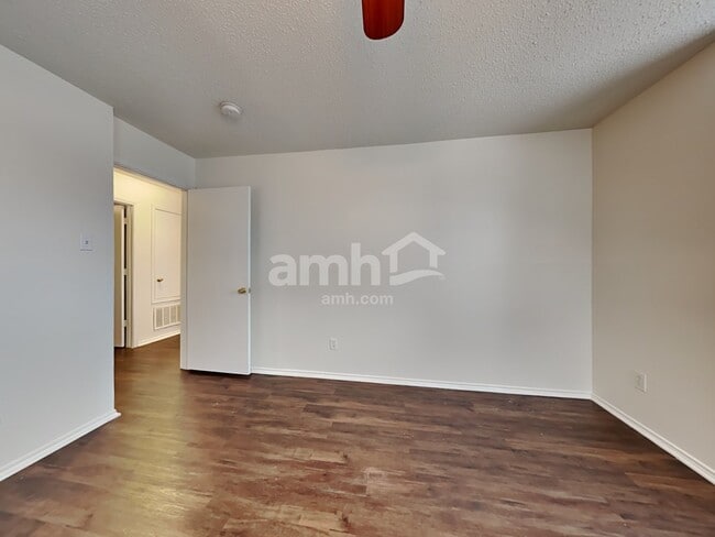 Building Photo - 4026 Holly Leaf Court