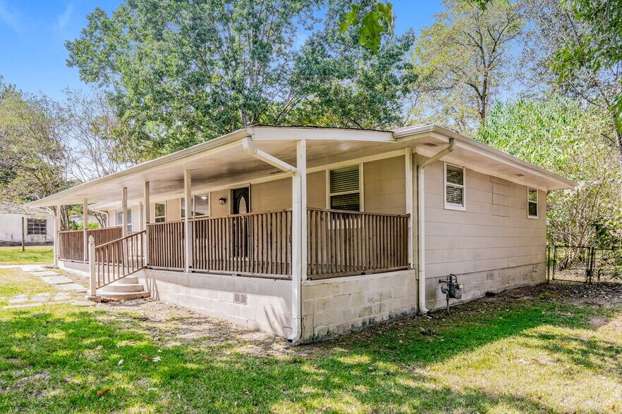 Building Photo - 626 Asberry St