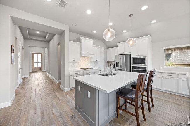 Building Photo - 9328 Trestle Crk