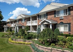 Building Photo - 389 Great East Neck Rd