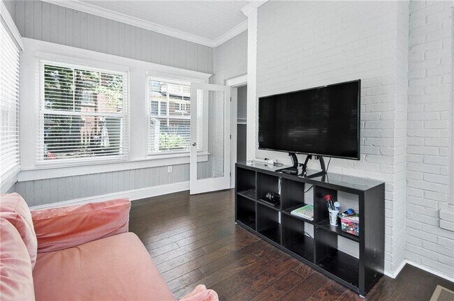 Building Photo - 514 W Ontario Ave SW