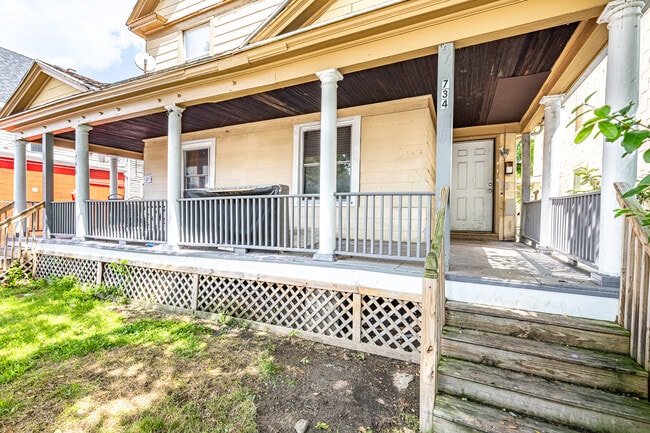 Building Photo - 734 Dewey Ave