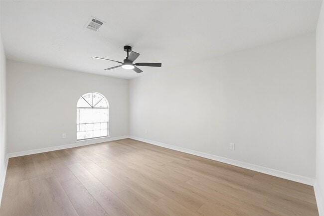 Building Photo - 16615 Glamis Ln