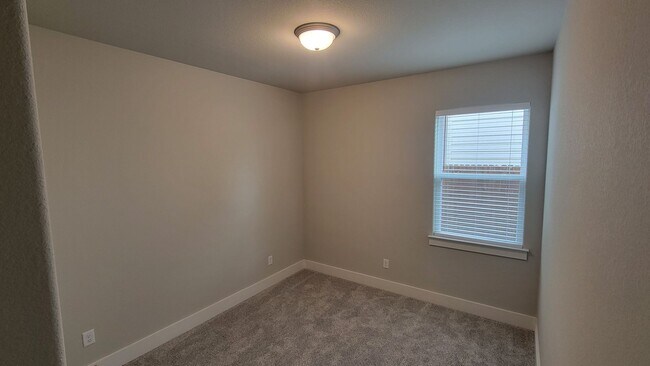 Building Photo - 3/2/2 Godley ISD + Pet Welcome Sprinklers - WALK IN SHOWER