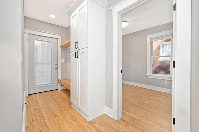 Building Photo - 3909 N Farwell Ave