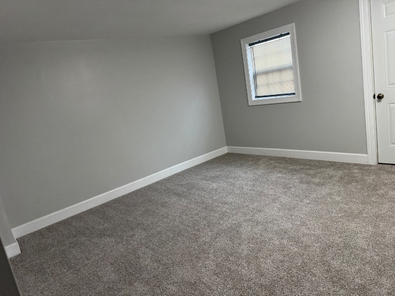 Building Photo - 343 S George St