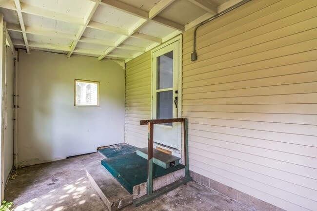 Building Photo - LIMITED TIME**NO APPLICATION FEE**1/2 OFF DEPOSIT**