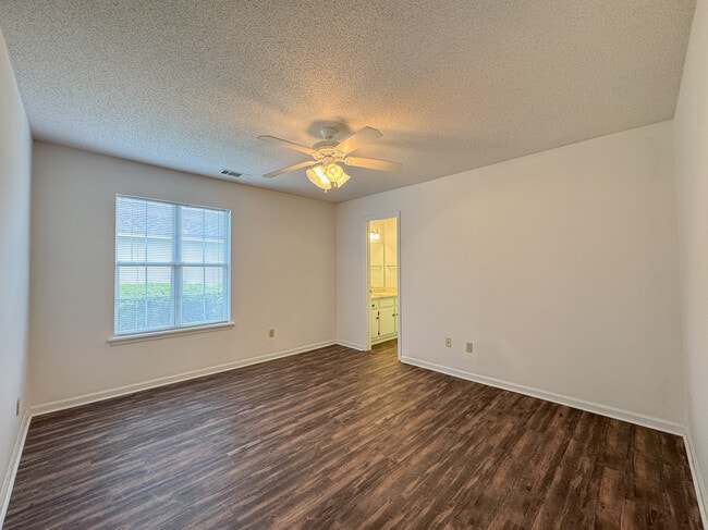 Building Photo - 7 Clayton Ln