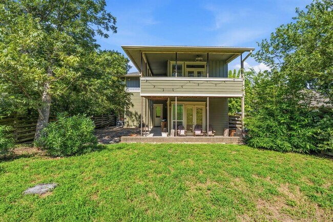 Building Photo - 1305 Cometa St