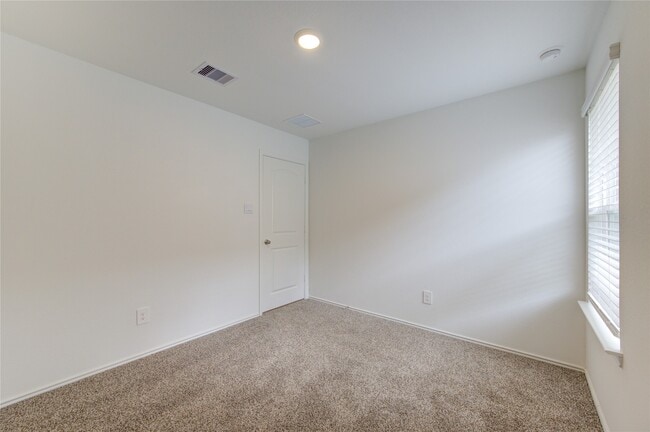 Building Photo - 24434 Elmwood Falls Dr