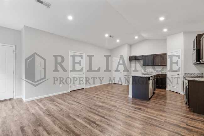 Building Photo - 1615 E Horstmann Ct