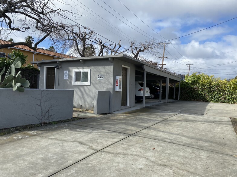 Carport - 2540 Robinson Ave