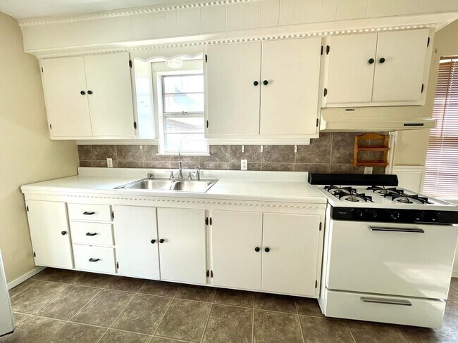 Building Photo - 8179 OK-199