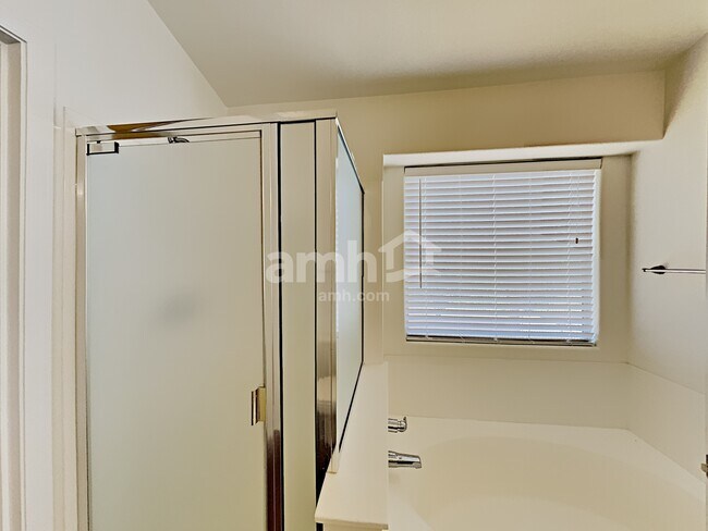 Building Photo - 12323 W Medlock Dr