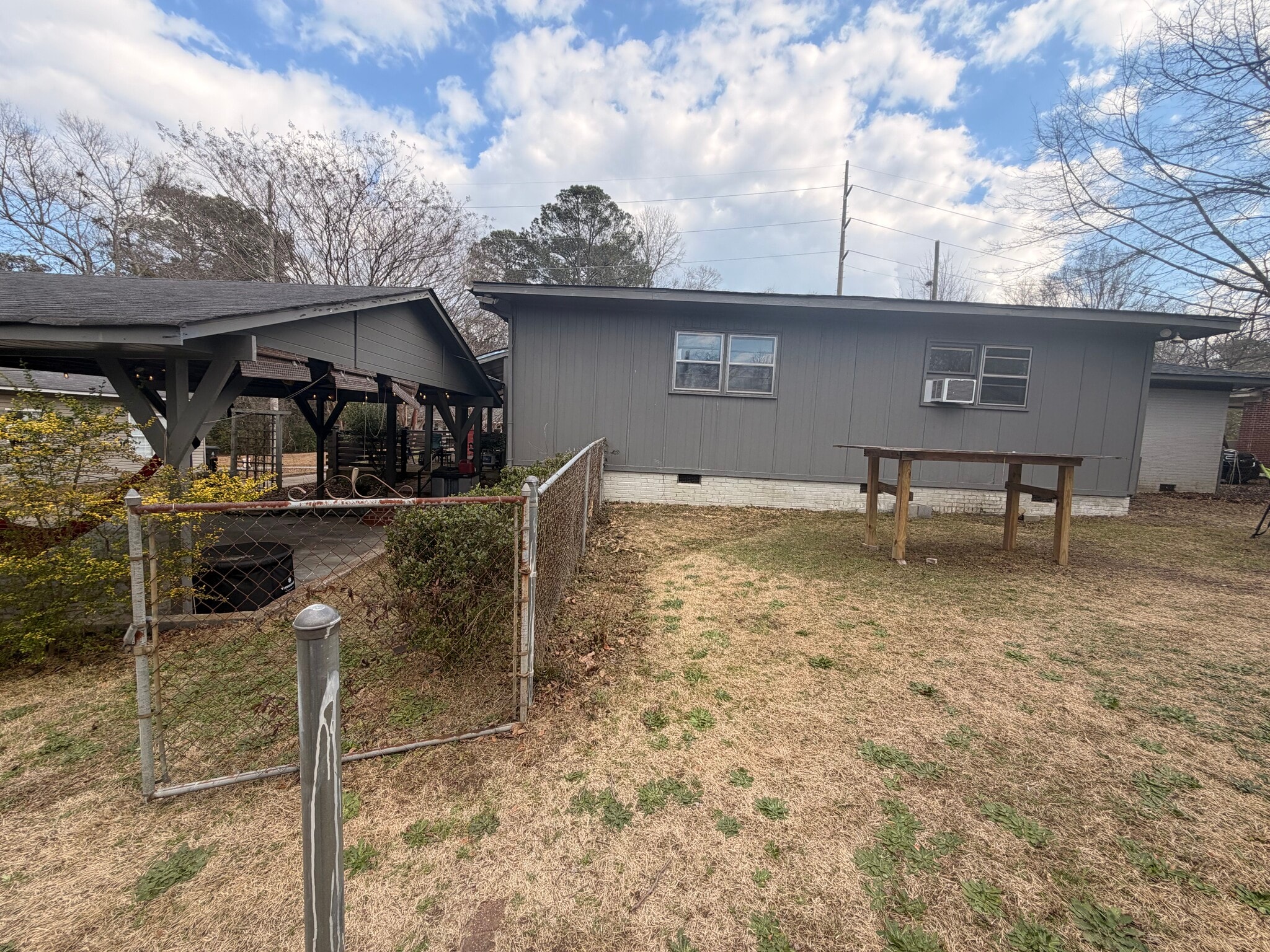 Building Photo - 321 Village Dr