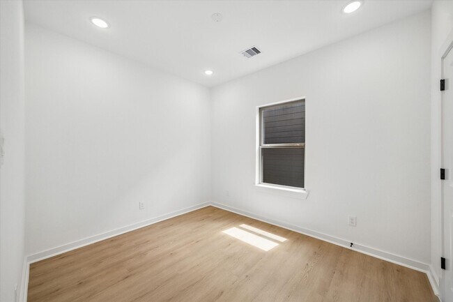 Building Photo - 8129 Safebuy St