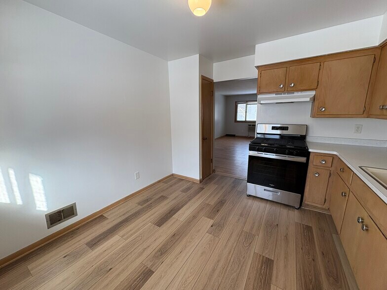 Building Photo - 3573 S 76th St