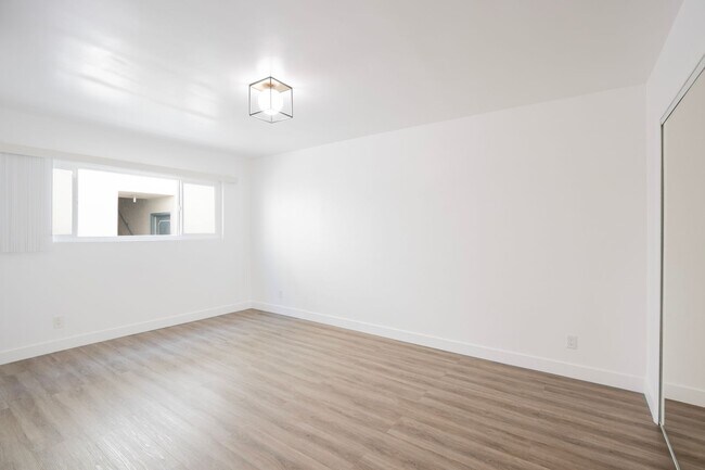 Building Photo - Newly Remodeled Ground Floor 1 Bed / 1 Bath Apartment in Prime West Hollywood