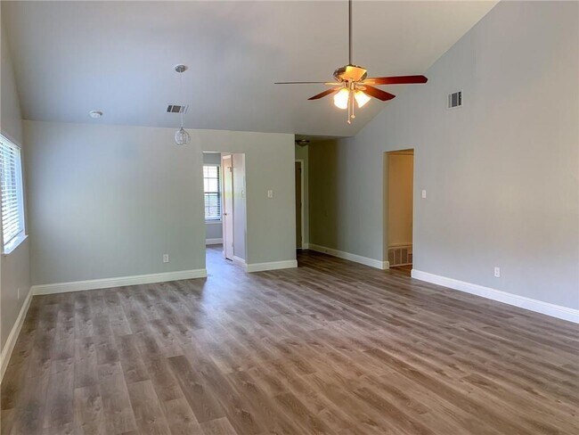 Building Photo - 1604 Holstein Dr
