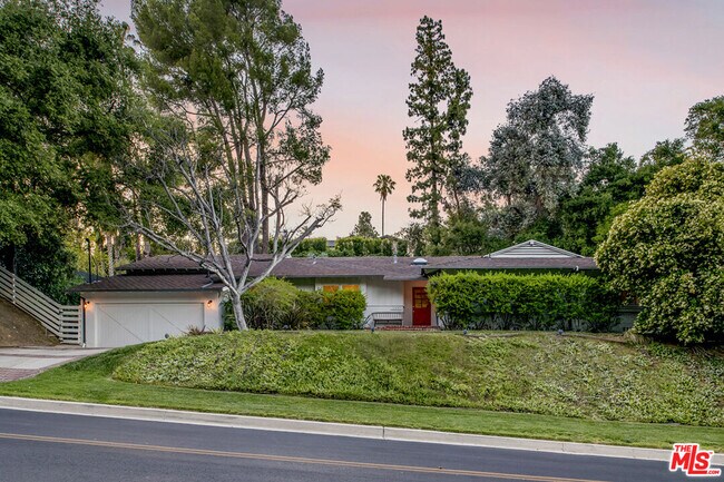 Building Photo - 16849 Adlon Rd