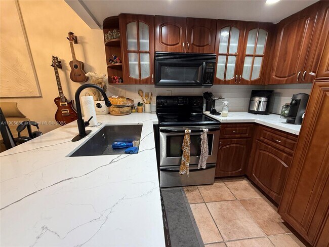 Primary Photo - 540 Brickell Key Dr