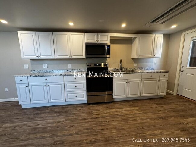 Building Photo - 2 Danielson St