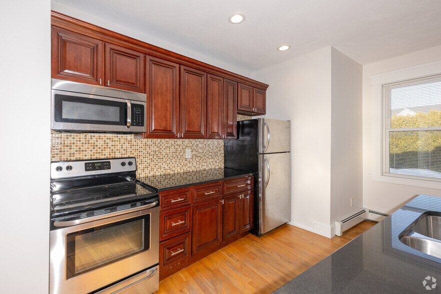 1BR, 1.5BA - 1,300SF - Kitchen - 98 Knight St