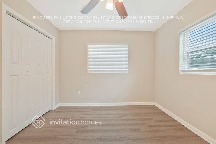 Building Photo - 6000 Balboa Dr