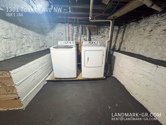 Building Photo - 1301 Turner Ave NW