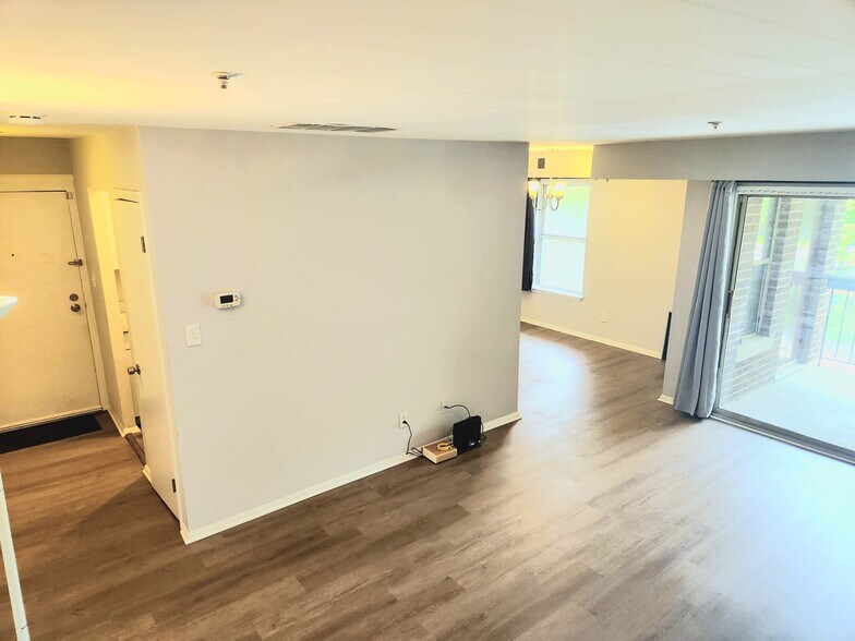 Building Photo - 7909 Badenloch Way