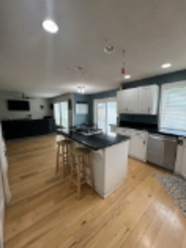 Building Photo - Luxurious 4-Bedroom Home in Keizer – Spacious, Elegant & Perfect for Entertaining
