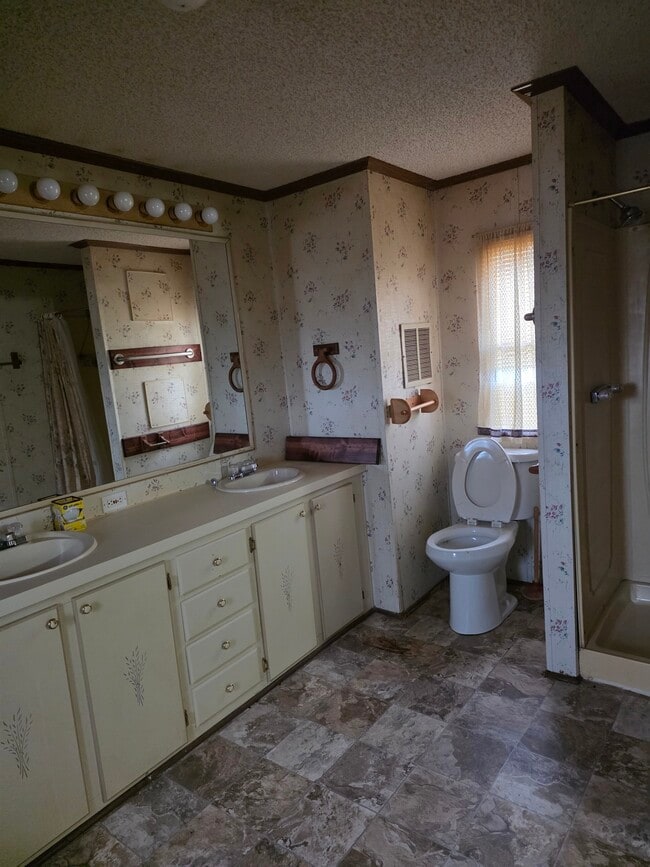 Building Photo - 144 Matthews St