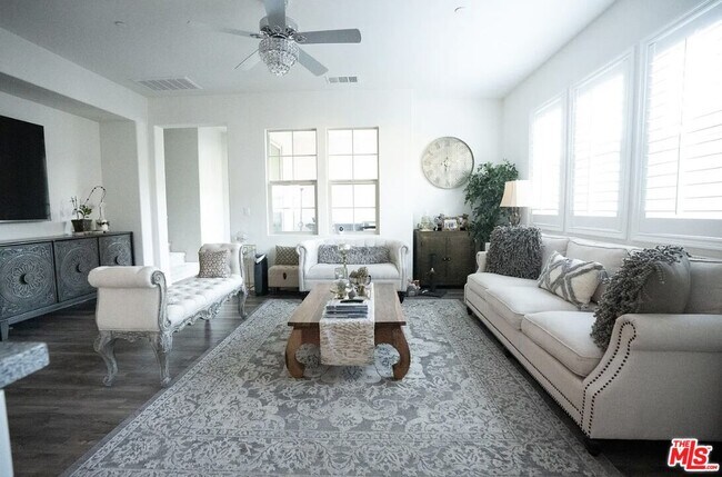 Building Photo - 841 Iris Way