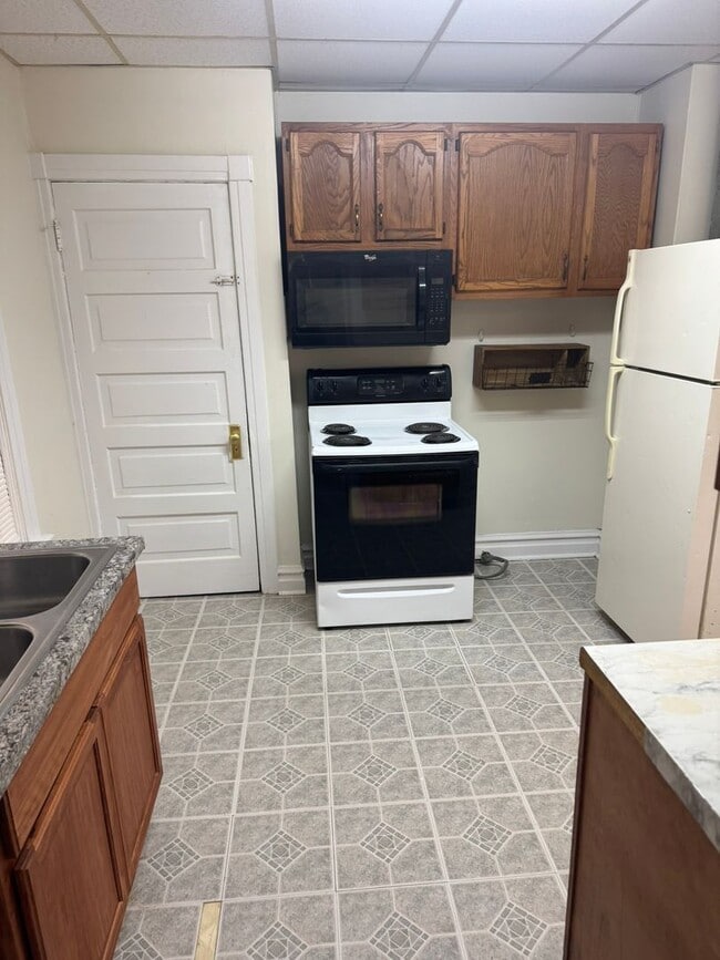 Building Photo - 3 bedroom, 1 bath, 2 story single family house