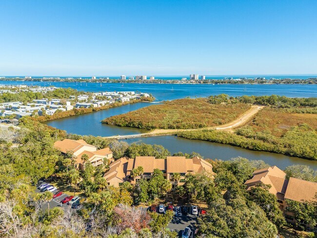 Building Photo - 2 Bedroom Nestled Away in the Heart of Daytona