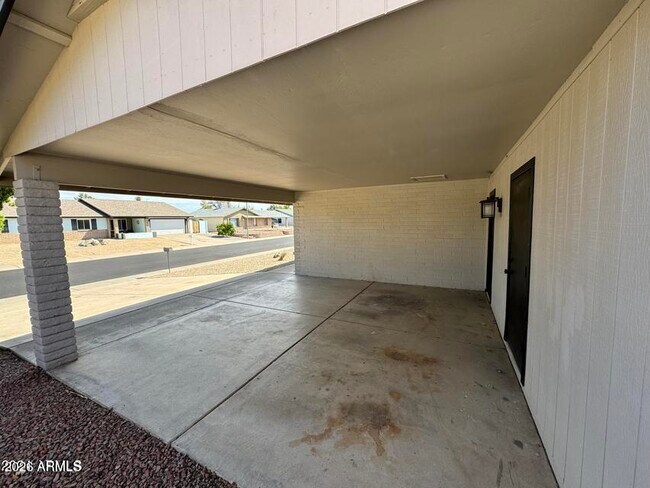Building Photo - 3635 E Bloomfield Rd