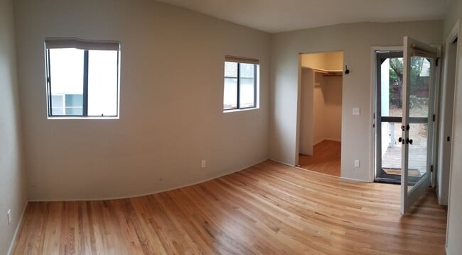 Building Photo - 5 bedrooms 2 baths close to campus and huge Backyard!