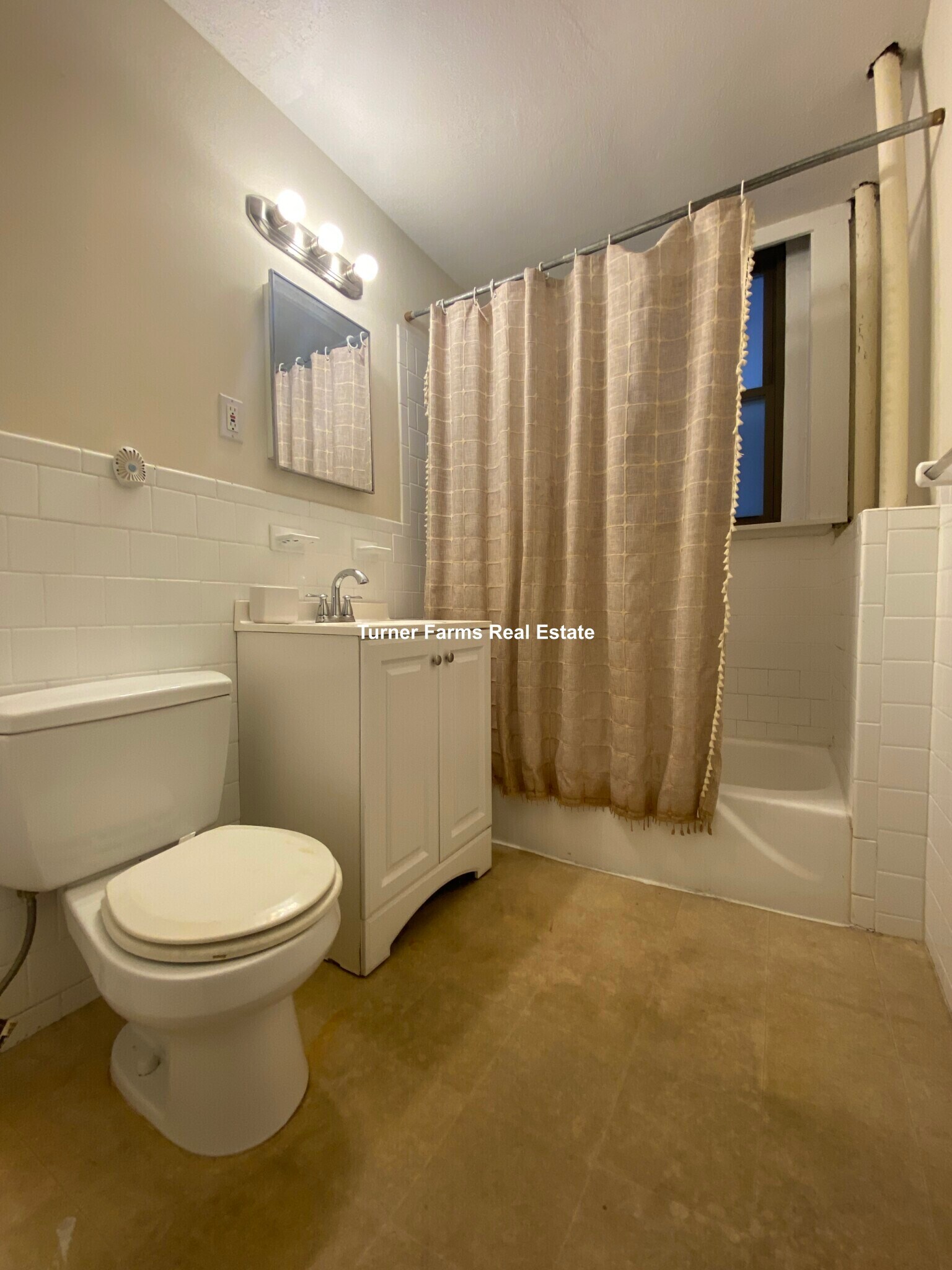 Building Photo - 1386A Beacon St
