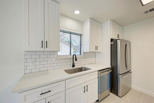 Building Photo - 4910 Wing Rd