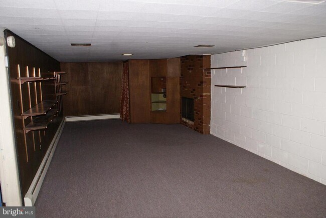 Building Photo - 6056 Lincoln Way W