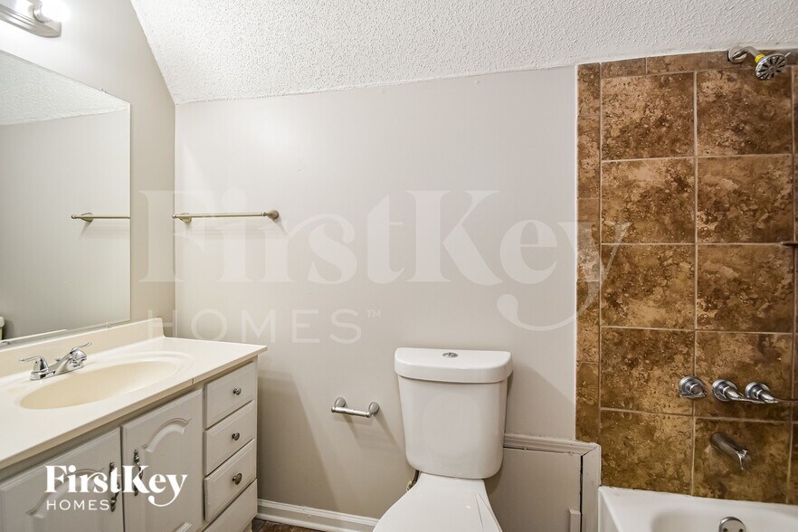 Building Photo - 7600 Lowrance Rd