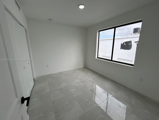 Building Photo - 14568 SW 261 St Ter