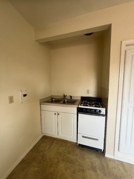 Building Photo - 5822 Kingman Ave
