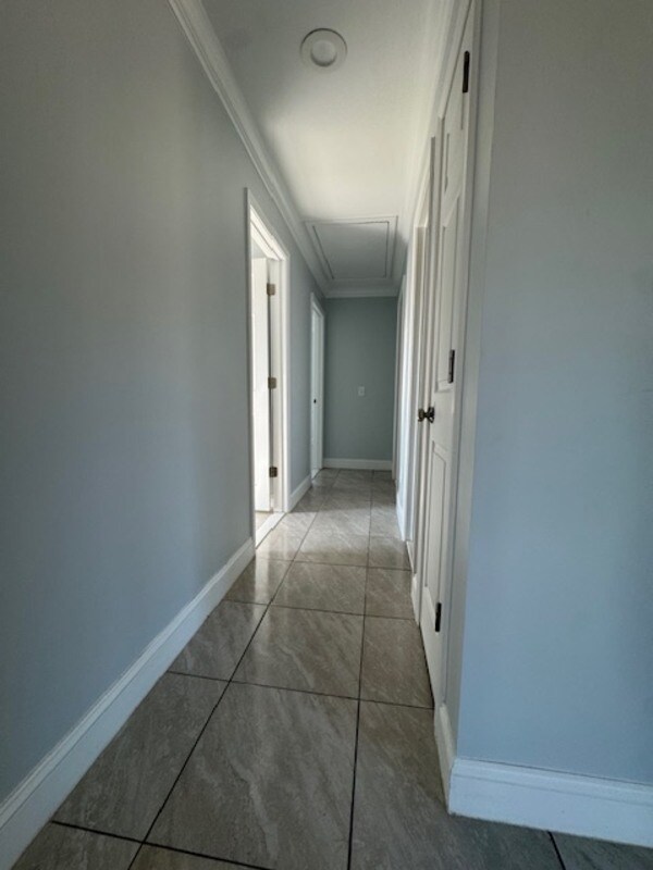 Building Photo - 584 Lakeview Rd