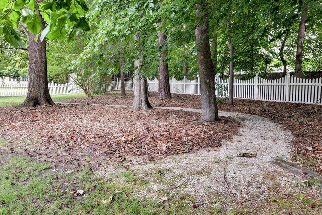 Building Photo - Spacious 5BR/4BA Home in Yorktown – Convenient Location and Comfortable Living