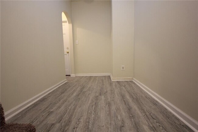 Building Photo - 818 Springlake Rd