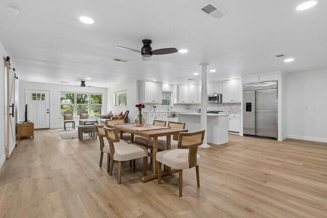 Building Photo - Stylish, Comfortable Colleyville Home with an Open, Airy Layout