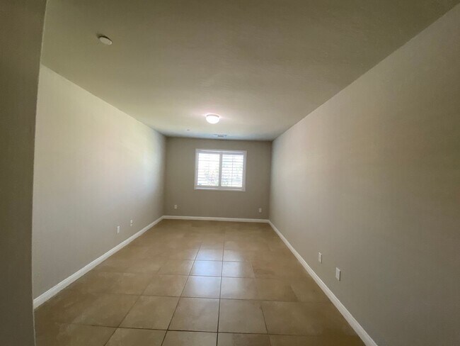 Building Photo - Gorgeous 5 BD 3 BA home available for rent...