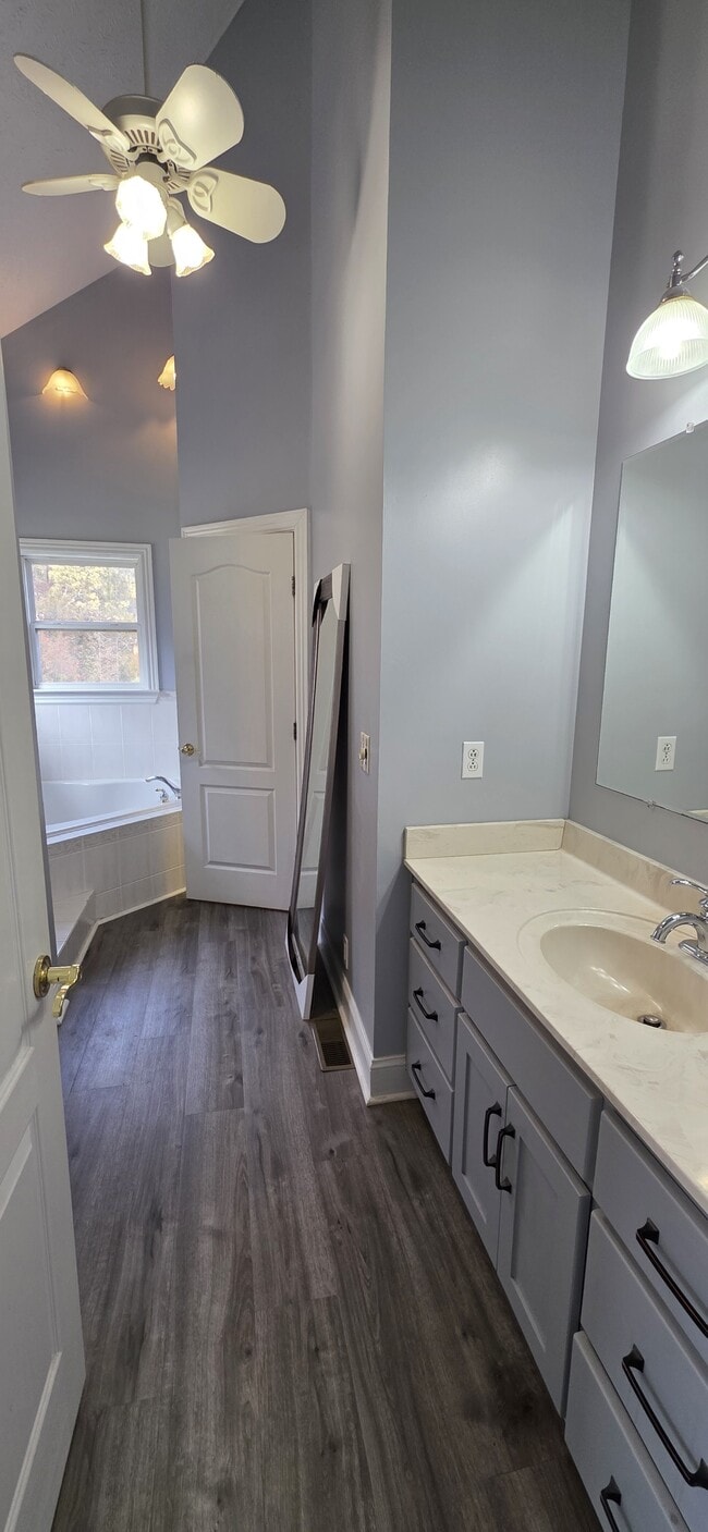 Building Photo - 789 Old Prospect Rd