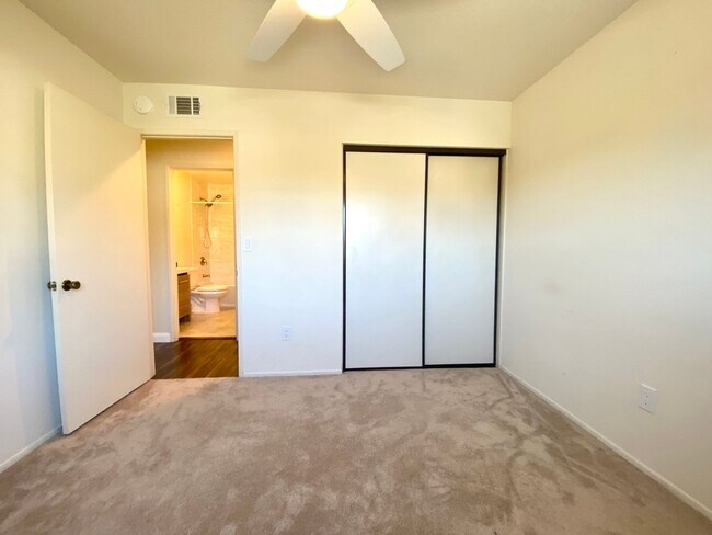 Building Photo - Gorgeous 3 bed 3 bath home in Thousand Oaks - First Time Rental!